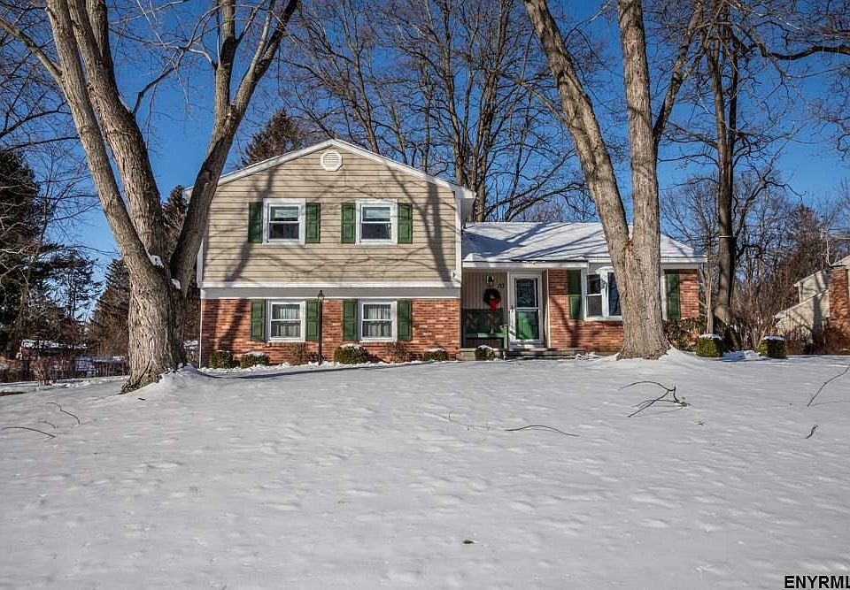 1st image of 10 Laury Ln