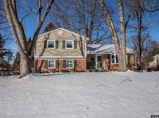 10 Laury Ln, Glenville, NY 12302