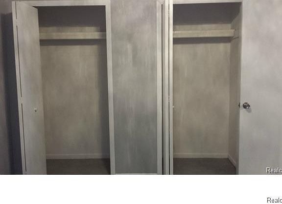 4th image of 621 1/2 S Washington Ave APT 2