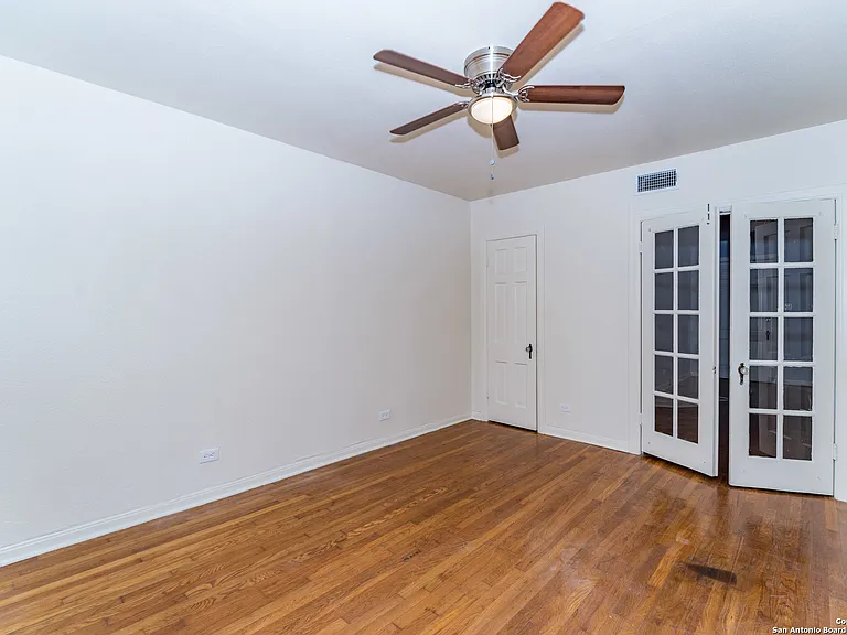 254 Cloverleaf Ave #2 — Photo 19
