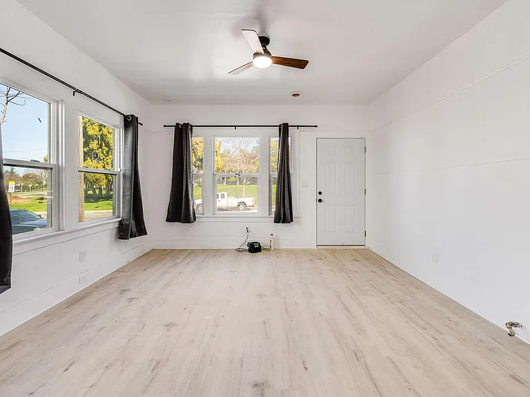 1629 Foothill Blvd — Photo 6