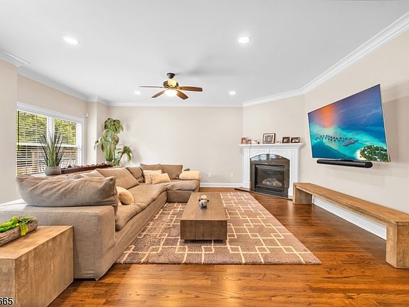3rd image of 15 Halina Ln