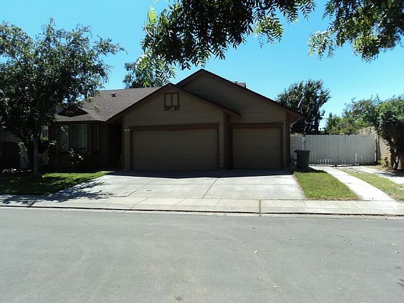 3rd image of 948 Sun Valley Dr