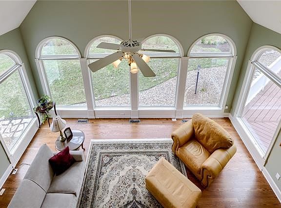 4th image of 3015 S Bradford Ln