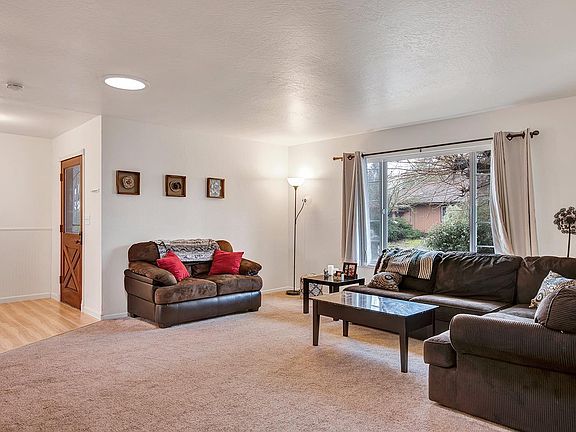 2nd image of 1498 Lupine Drive