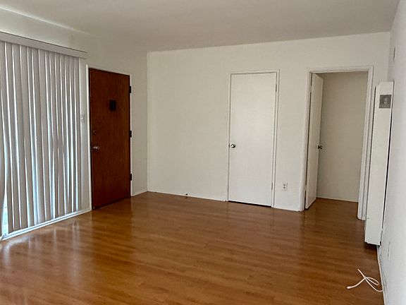 5th image of 262 S Sycamore Ave #20
