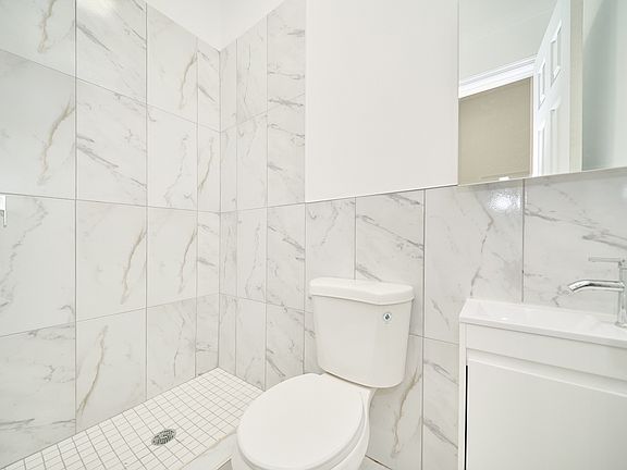 5th image of 153 Norfolk St APT G