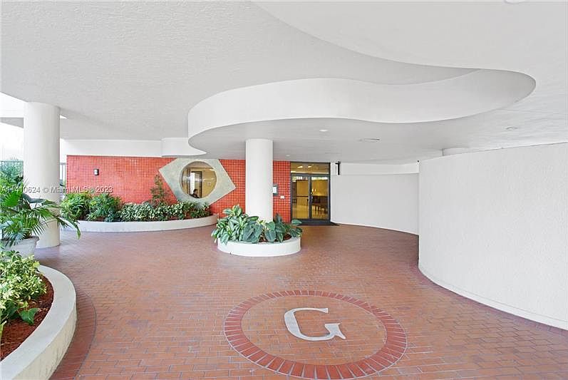 1st image of 1621 Collins Ave APT 408C