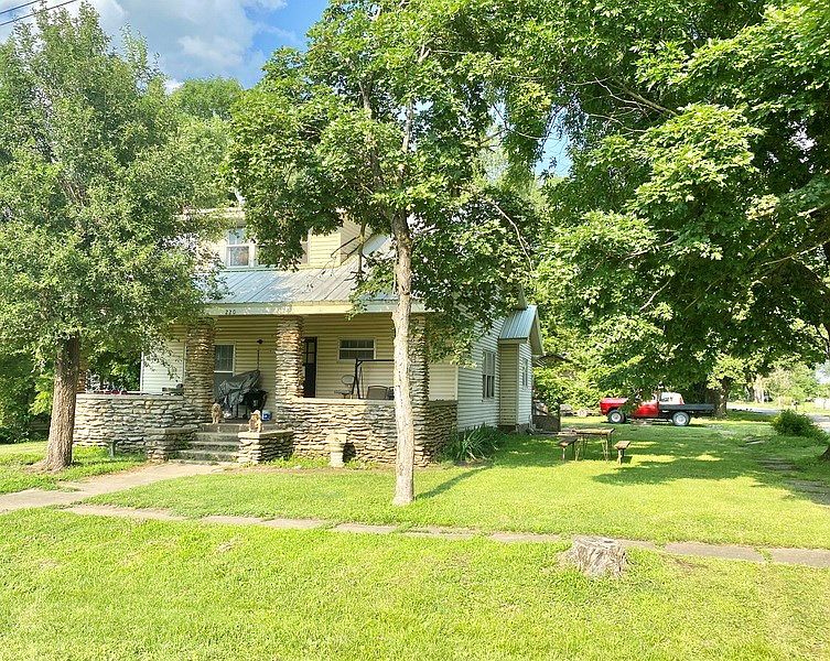 1st image of 220 N Ash St