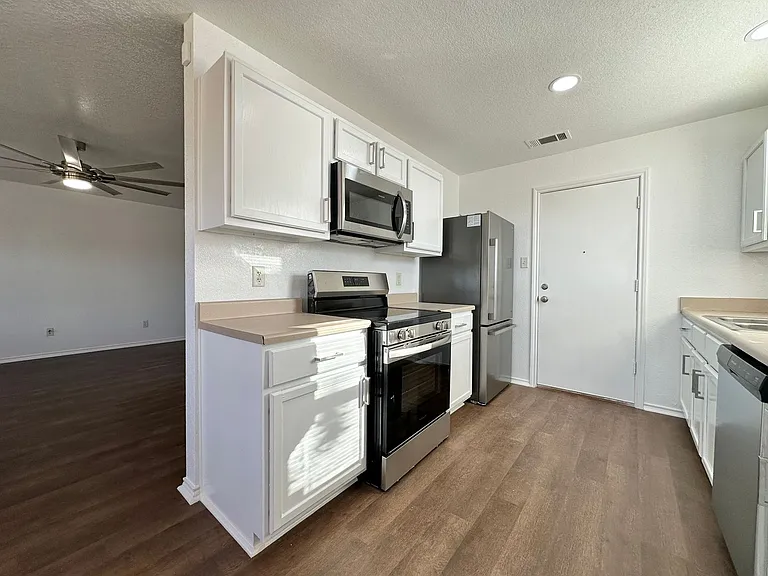 3102 Viewcrest Dr — Photo 12