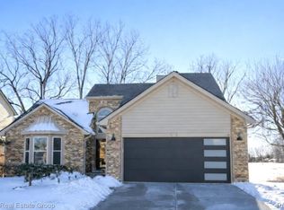 12838 Rolling Brook Ct, Sterling Heights, MI 48313