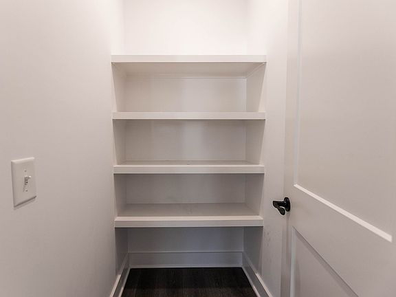 4th image of 2055 Oakwood Ave