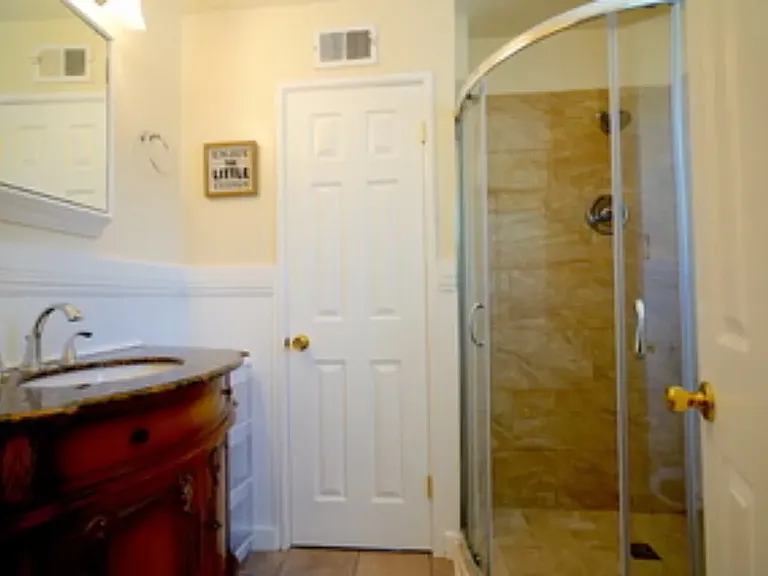 342 E Oakwood Blvd — Photo 10