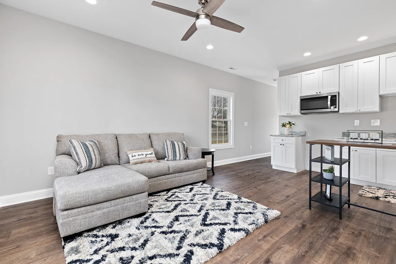 3 bed, 3.5 bath, 1260 sqft, $1,995 — Photo 1