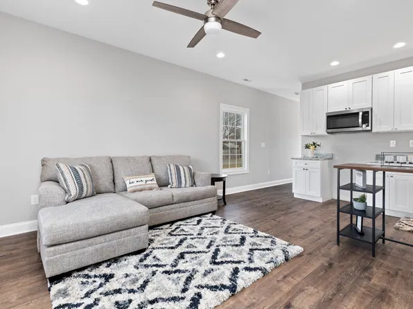 404 Cedar Ave, Waynesboro, VA 22980