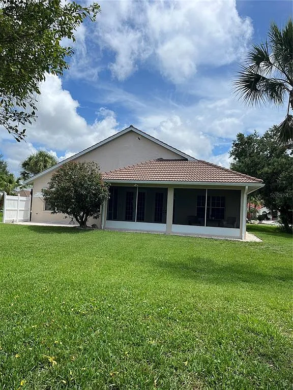 3 bed, 2.0 bath, 2052 sqft, $3,200 — Photo 4
