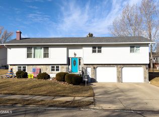 2613 9th Ave NW, Mandan, ND 58554