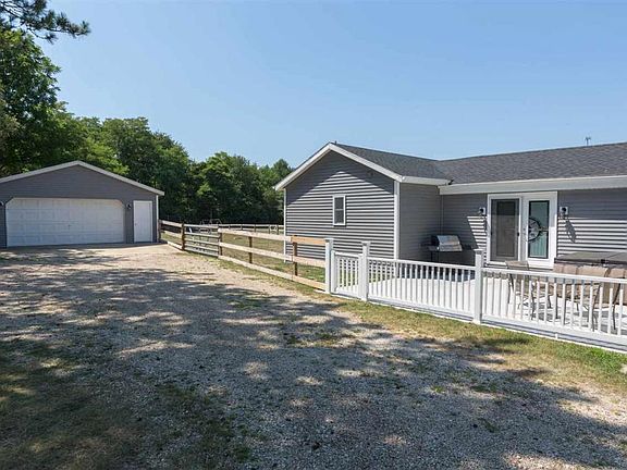 3rd image of 57111 Chamberlain Dr