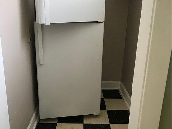 5th image of 4949 N Troy St #1
