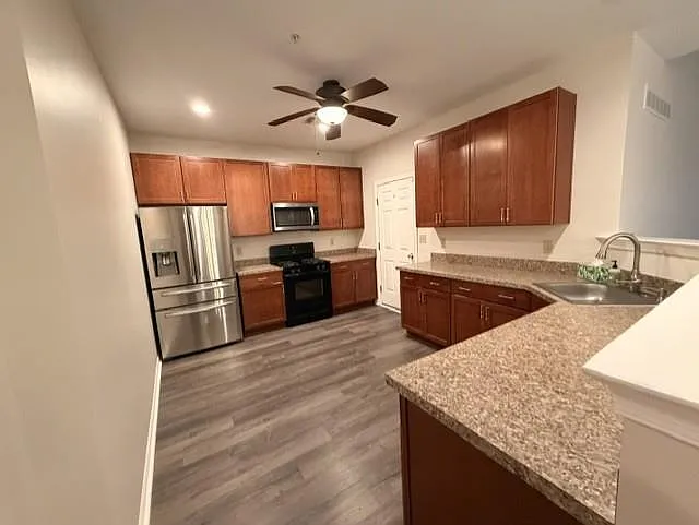4 bed, 2.5 bath, 2106 sqft, $2,950 — Photo 2