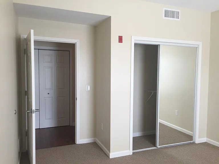 Morton Grad Apartments — Photo 42