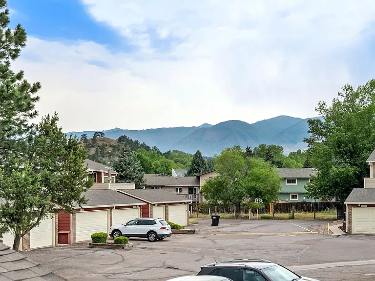 424 W Rockrimmon Blvd — Photo 17