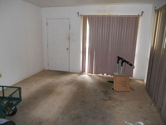3rd image of 424 Fairfax Dr