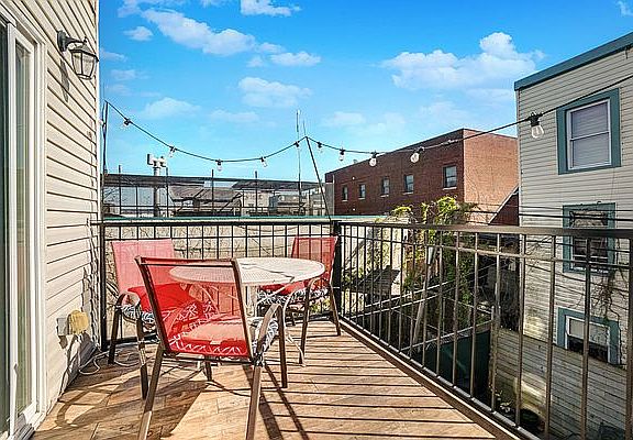 3rd image of 13 Wolcott St APT 2