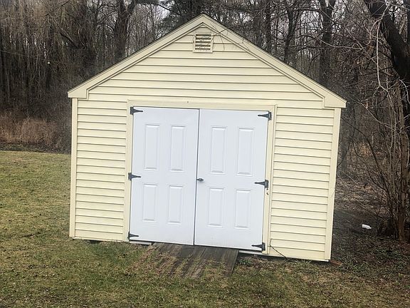 5th image of 2 Meadow Ln
