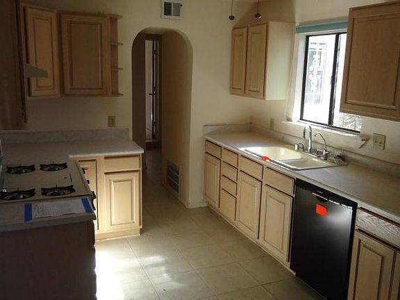 3rd image of 2434 Palomas Dr NE