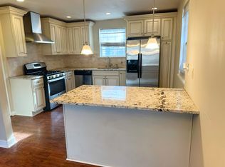 821 E Glendale Rd, Libertyville, IL 60048