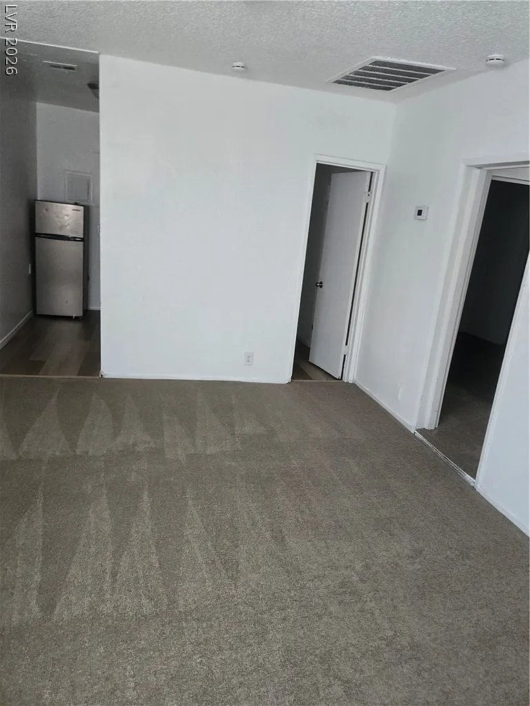 2 bed, 1.0 bath, 3000 sqft, $900 — Photo 2