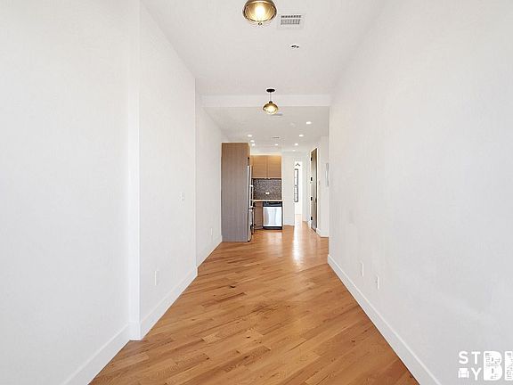 3rd image of 382 Quincy St #4