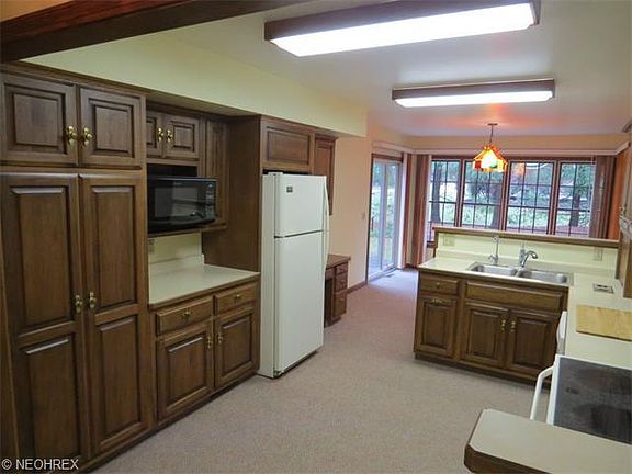 4th image of 2212 Foxden Dr