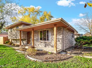 5890 Virginia Ave, Clarendon Hills, IL 60514