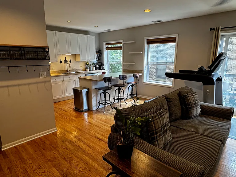 1050 W Dakin St — Photo 10