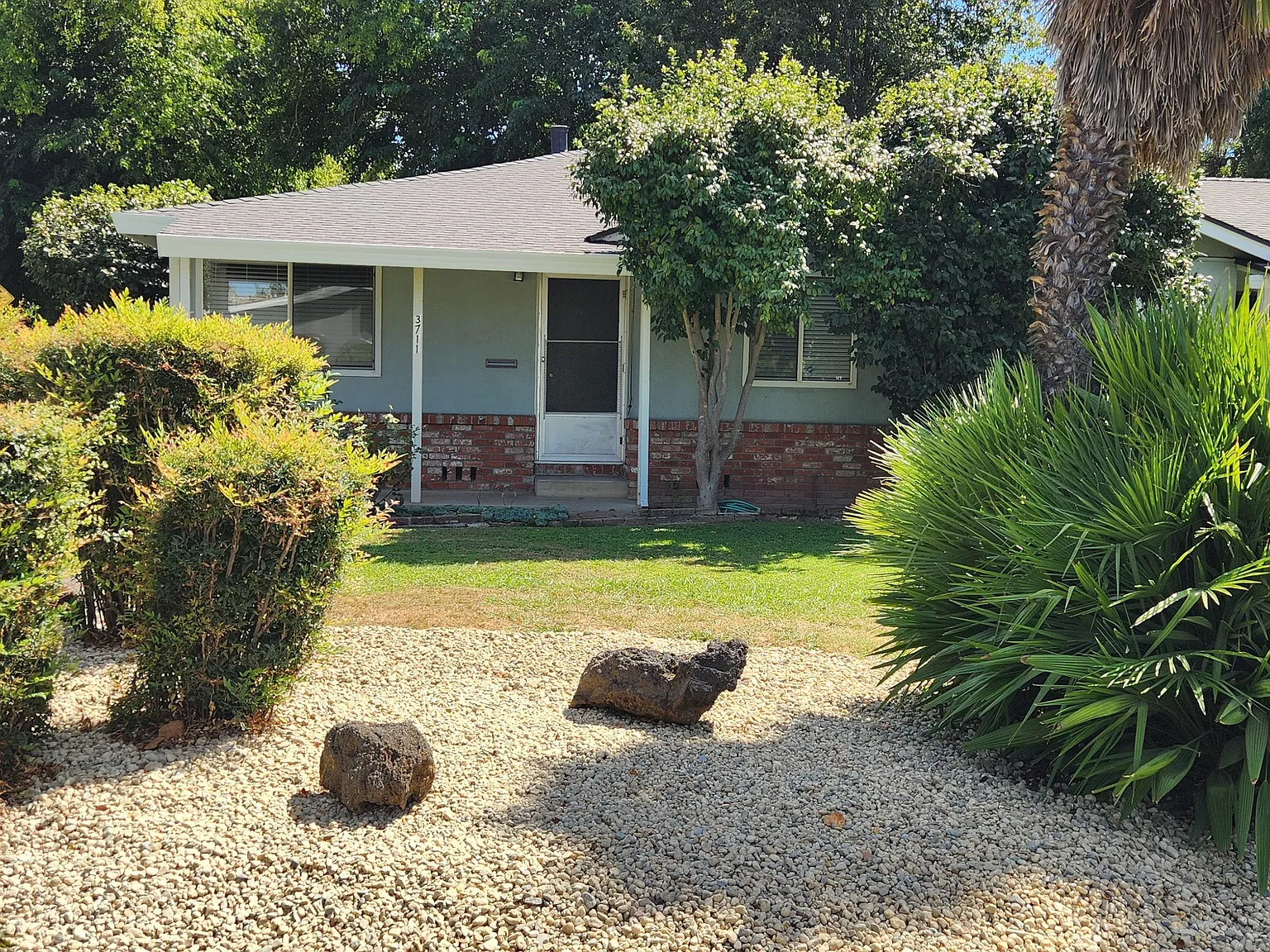 2 bed, 800 sqft, $2,150 — Photo 2