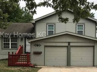 709 E Colleen Dr, Gardner, KS 66030