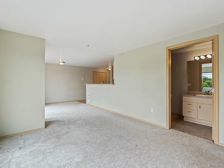 5200 Roosevelt Way NE #403 — Photo 10