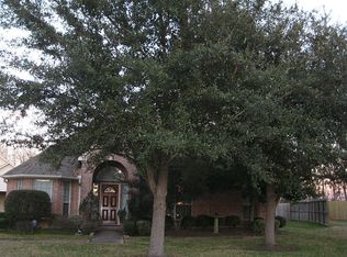 1702 Bear Creek Cir, Baytown, TX 77521