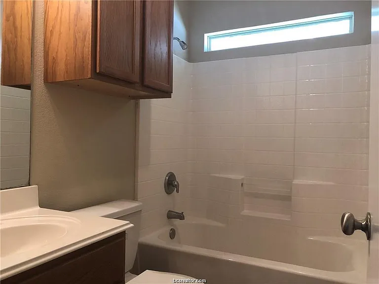 921 Windmeadows Dr — Photo 11