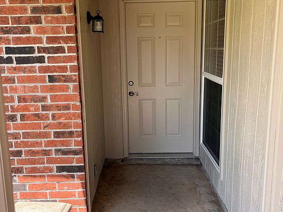 2nd image of 2405 Chinaberry Dr