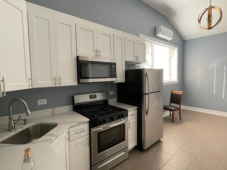 1st image of 4228 W Van Buren St #1RB