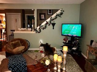 4 Twin Oak Ct #4, Avon, CT 06001