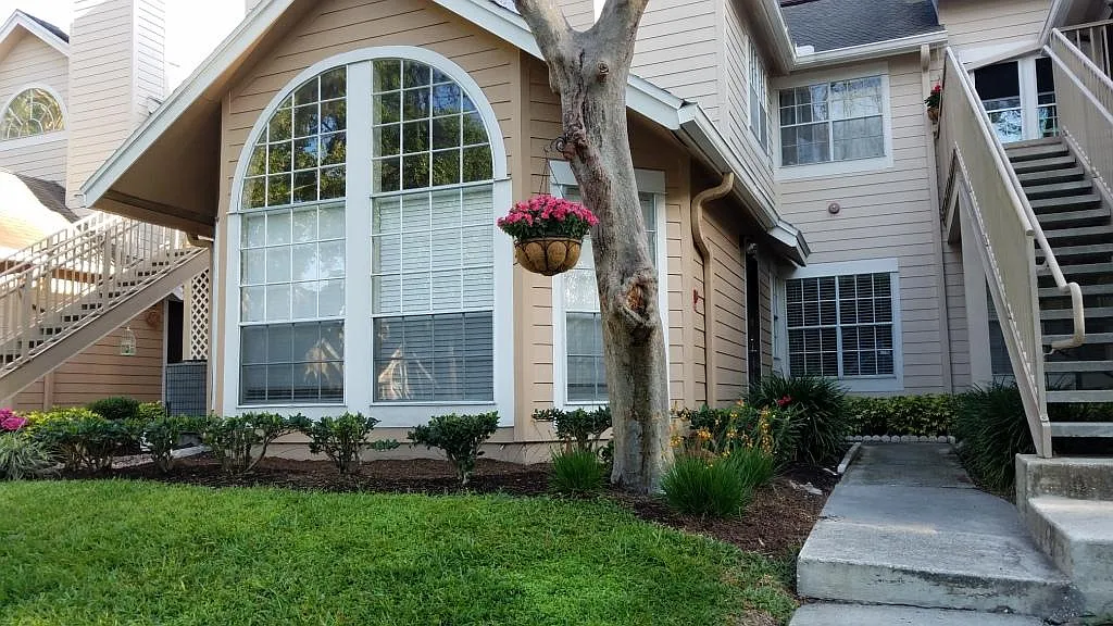 575 Bloomington Ct — Photo 2
