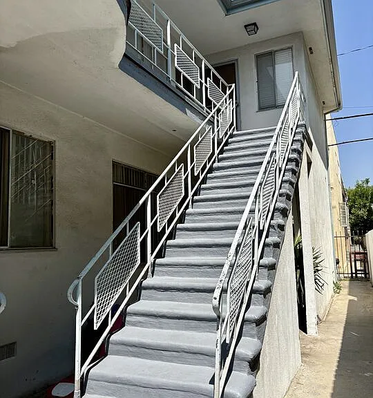 1010 N Stanley Ave #8 — Photo 3