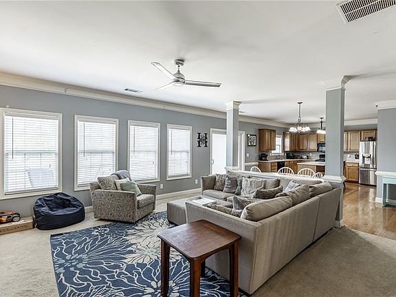 5th image of 820 Sapphire Ln
