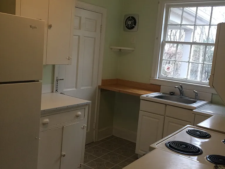 534 Logan St — Photo 27