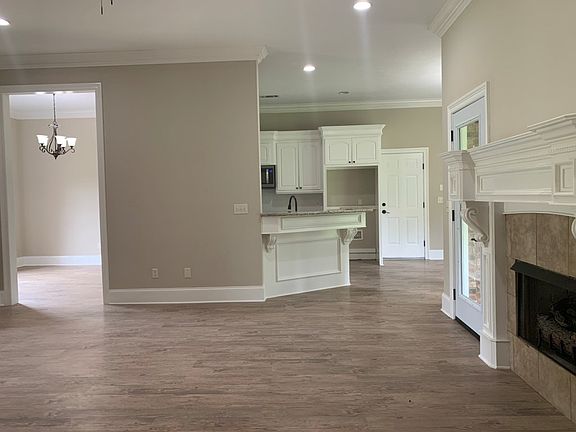 3rd image of 761 Forest Woods Dr