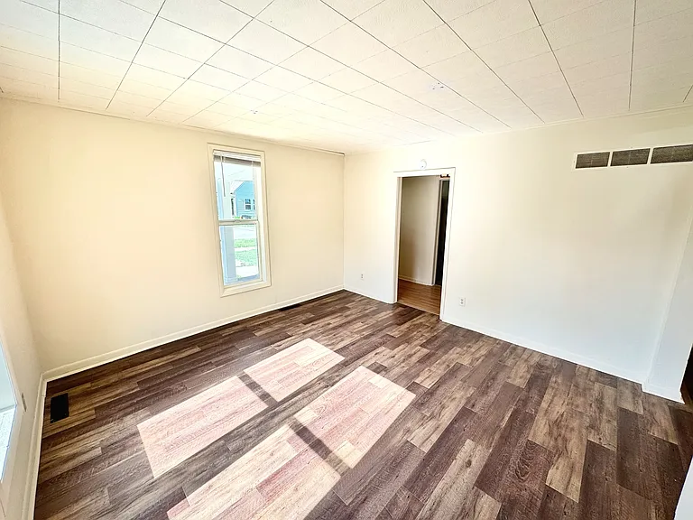 312 Jackson St — Photo 9